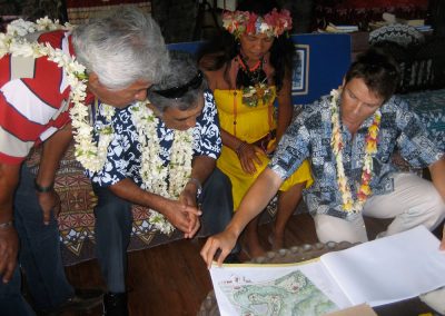 seacology-event-Oscar-Hinano-Neil